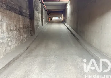 Parking in Paris (75010)