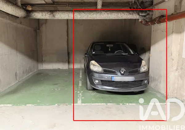 Parking à Paris (75020) photo 2