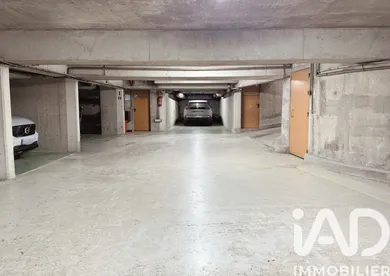 Parking in Paris (75020)