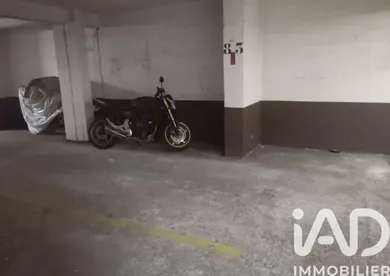 Parking in Paris (75020)