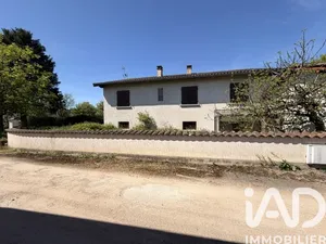 Townhouse in Feillens (01570)