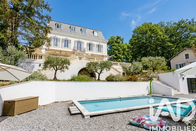 Maison 9 pièces 250 m² · à Gréoux-les-Bains · 250 m² · 1 370 000 €