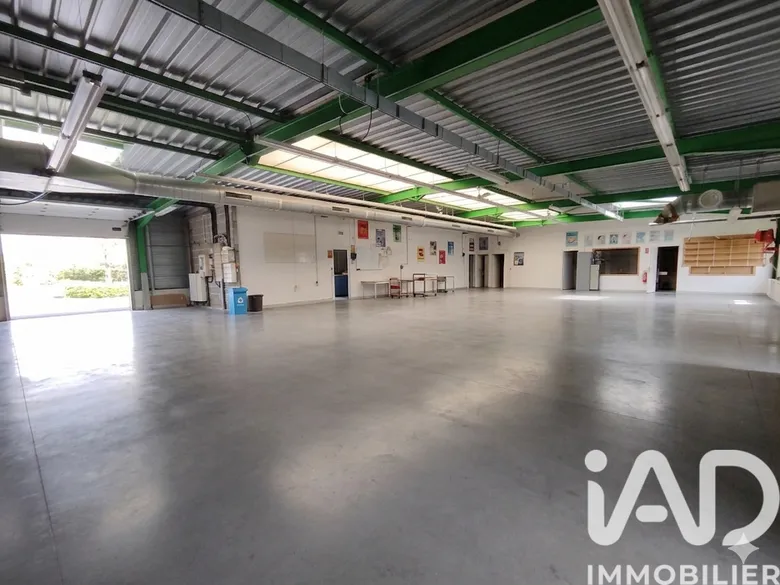 Local commercial 420 m² · à Fagnières · 420 m² · 290 000 €