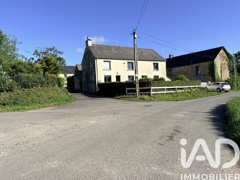 Maison 6 pièces 153 m² · à Éréac · 153 m² · 178 000 €
