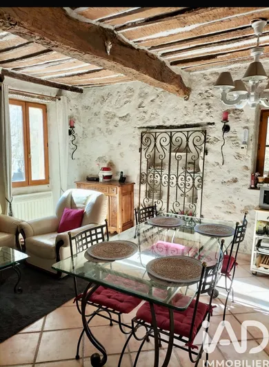 Maison de village à carros village  (06510)