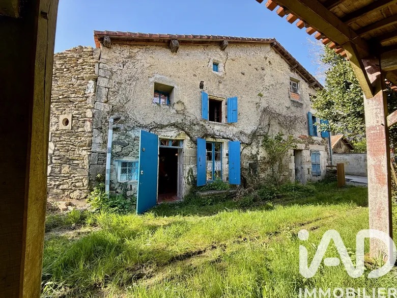 Maison 4 pièces 110 m² · à Fenioux · 110 m² · 55 500 €