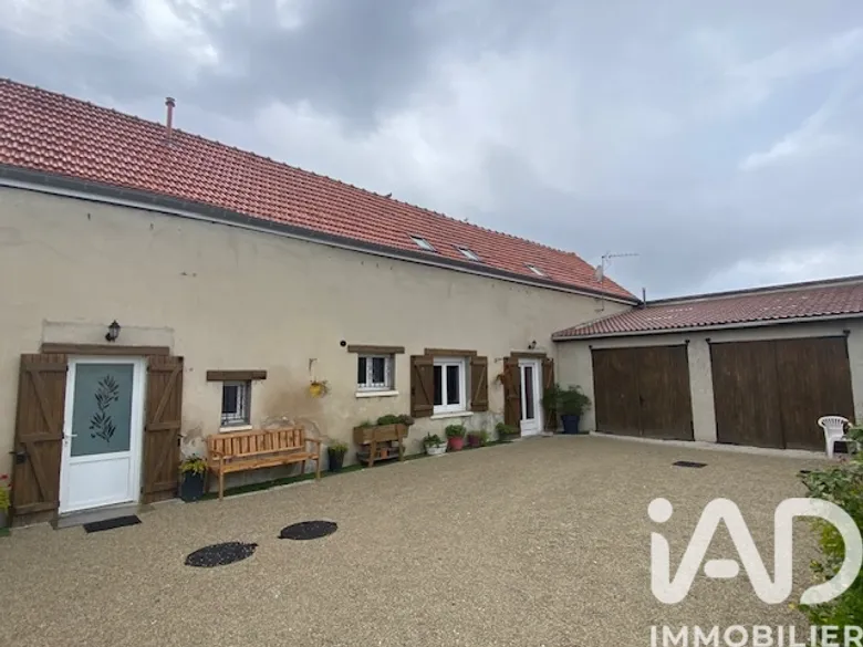 Maison 7 pièces 159 m² · à Val-des-Marais · 159 m² · 147 000 €
