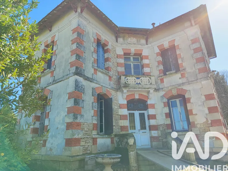 Maison 5 pièces 127 m² · à Agris · 127 m² · 104 900 €