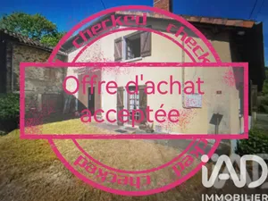 Maison à Terres-de-Haute-Charente (16270)