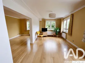Apartment in Paris (75020)
