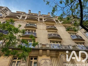 Apartment in Paris (75016)