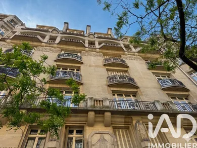 Apartment in Paris (75016)