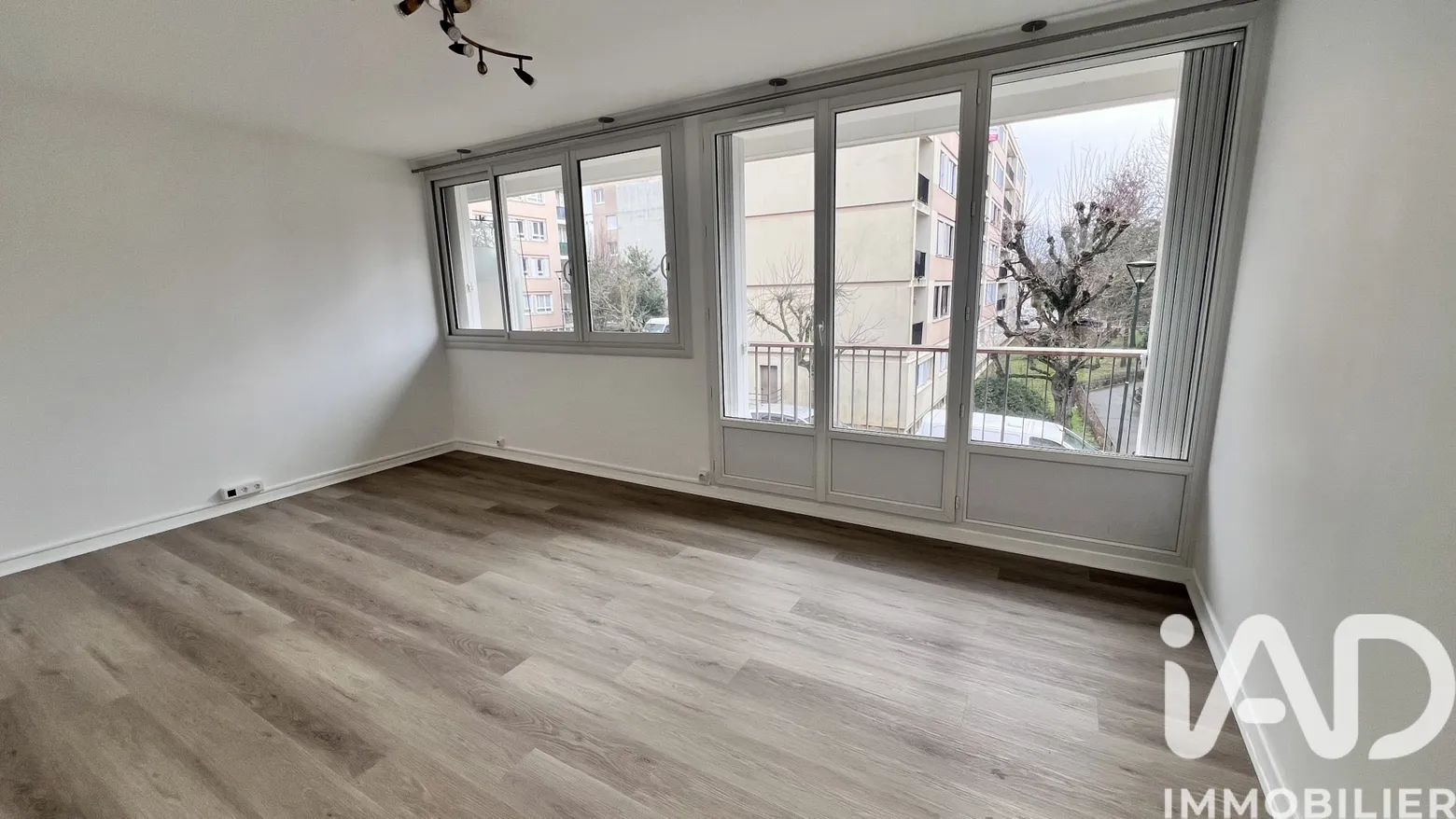 Vente appartement à Le Plessis-Robinson (92350) : appartement 5 pièces 82 m² - 2024964 — 3