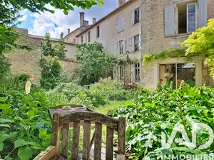 Maison à Saint-Jean-d'Angély (17400)