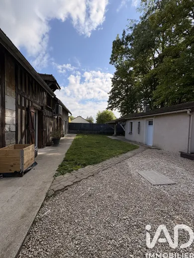 House in Pougy (10240)