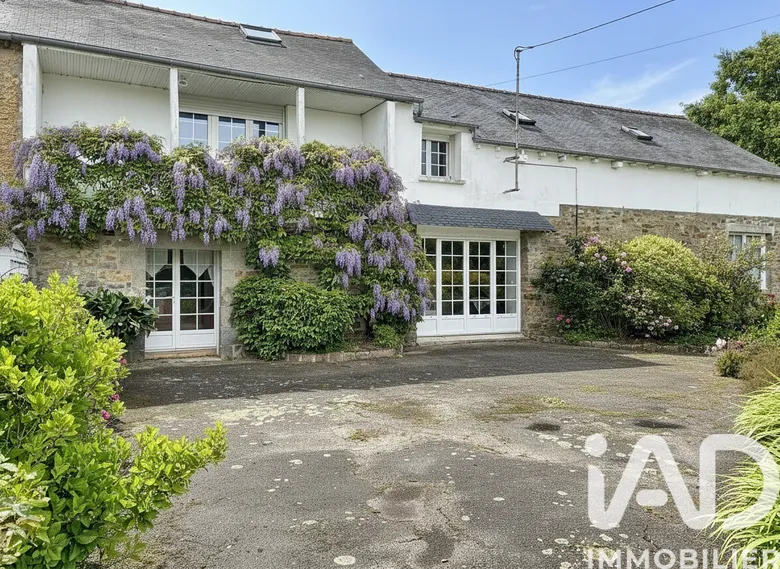 Maison 6 pièces 163 m² · à Dingé · 163 m² · 220 000 €