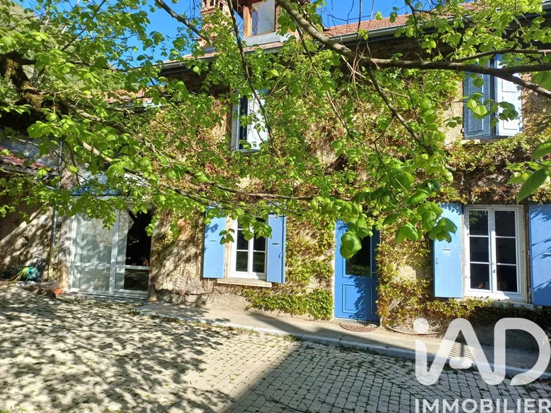 Maison 11 pièces 253 m² · à Chapareillan · 253 m² · 730 000 €