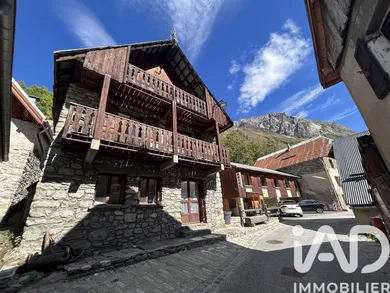 Commercial walls in Saint-Christophe-en-Oisans (38520)