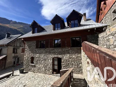 Commercial walls in Saint-Christophe-en-Oisans (38520)