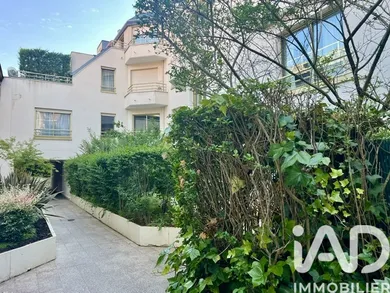 Apartment in Paris (75016)