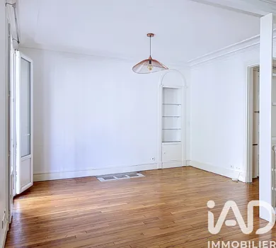 Apartment in Paris (75019)