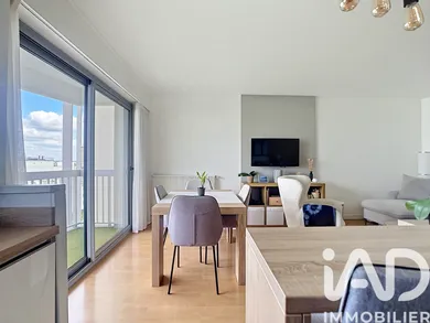 Apartment in Courbevoie (92400)