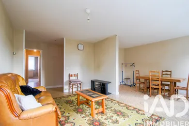 Apartment in LES CLAYES SOUS BOIS (78340)