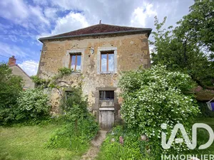 Maison de village à Moutiers-en-Puisaye (89520)