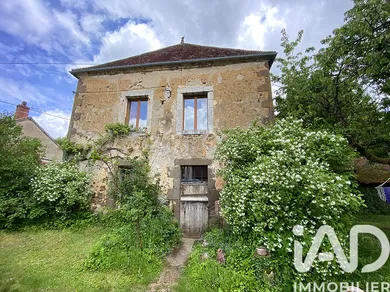 Maison de village à Moutiers-en-Puisaye (89520)