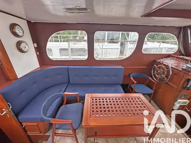 Barge in Verneuil-sur-Seine (78480)