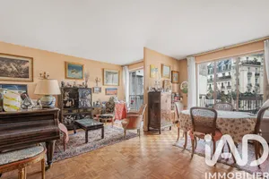 Apartment in Paris (75016)