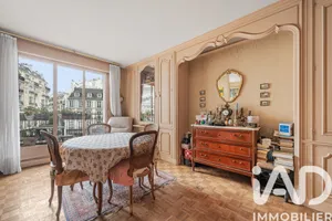 Apartment in Paris (75016)