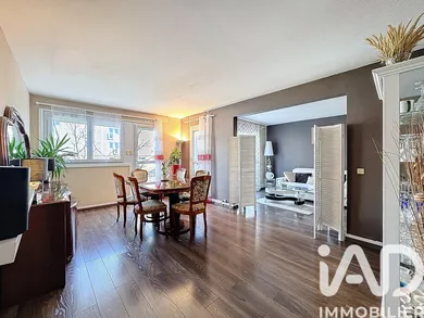 Apartment in Plaisir (78370)
