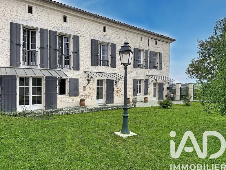 Maison 6 pièces 151 m² · à Vignolles · 151 m² · 270 000 €