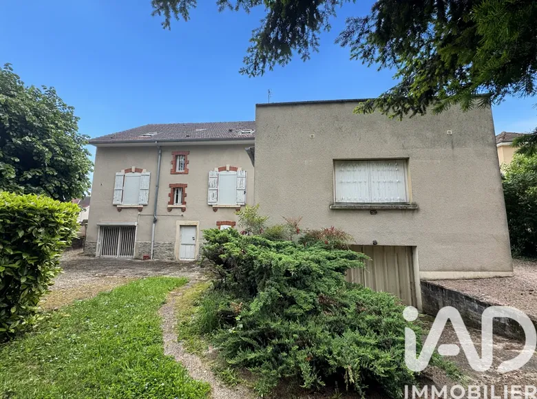 Maison 8 pièces 218 m² · à Montceau-les-Mines · 218 m² · 200 000 €