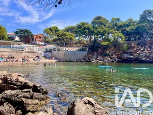 Apartment in Bandol (83150)
