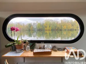 Barge in Conflans-Sainte-Honorine (78700)