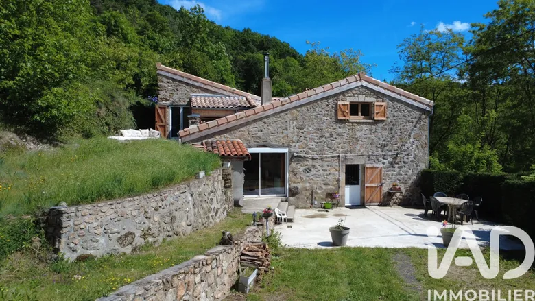 Maison 5 pièces 213 m² · à Lamastre · 213 m² · 389 000 €