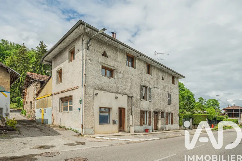 Maison 10 pièces 575 m² · à L'Albenc · 575 m² · 240 000 €