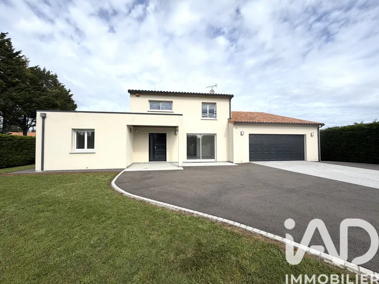 Maison 7 pièces 182 m² · à Buxerolles · 182 m² · 449 900 €