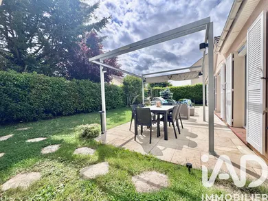 Traditional house in Roissy-en-Brie (77680)