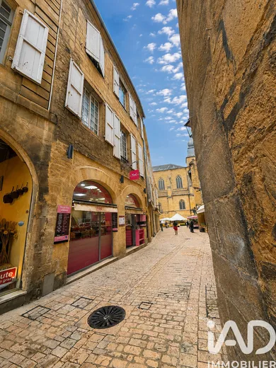 Building in Sarlat-la-Canéda (24200)