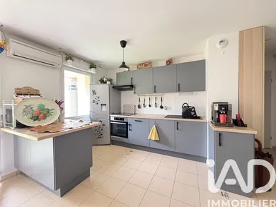 Apartment in Ambarès-et-Lagrave (33440)