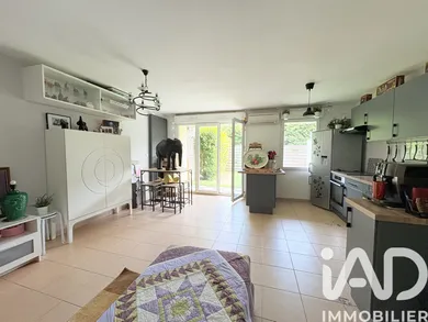 Apartment in Ambarès-et-Lagrave (33440)