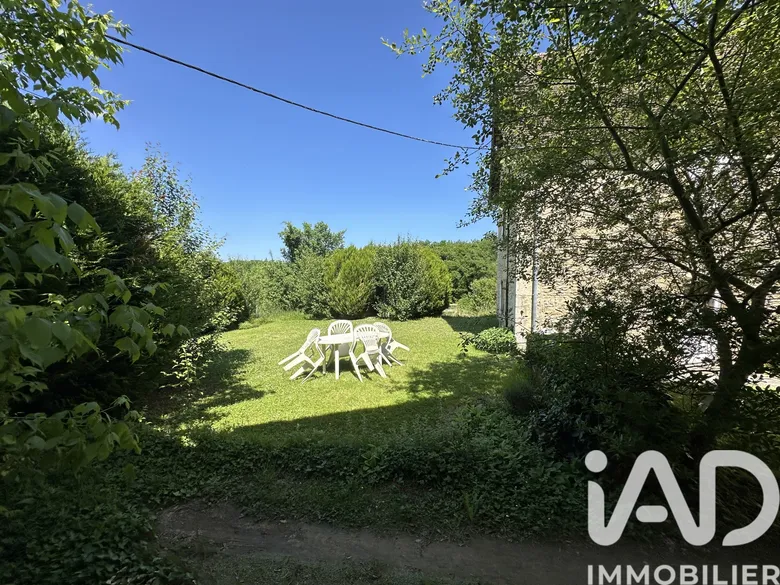Maison 9 pièces 190 m² · à Saint-Léon-sur-Vézère · 190 m² · 176 000 €