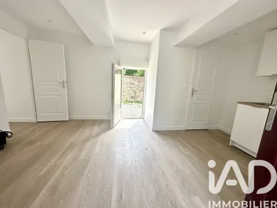 Appartement à Villeneuve-l'Archevêque (89190)