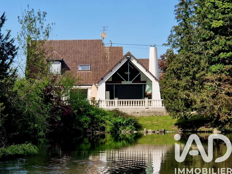 Maison 8 pièces 270 m² · à Bray-sur-Somme · 270 m² · 610 000 €
