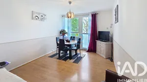 Apartment in Crosne (91560)