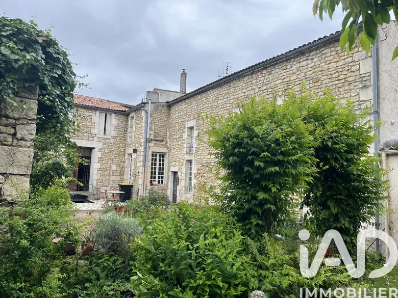 Maison 7 pièces 207 m² · à Le Gua · 207 m² · 379 000 €