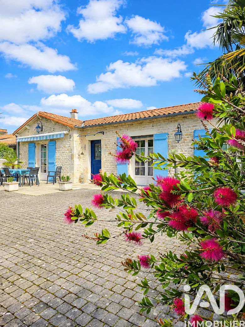 Maison 6 pièces 160 m² · à Aiffres · 160 m² · 348 000 €
